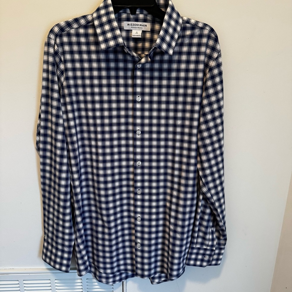 Mizzen+Main Gingham button front top Blue‎ White Trim Fit  performance medium